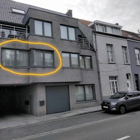 Marktplein ميدل كيرك المظهر الخارجي الصورة